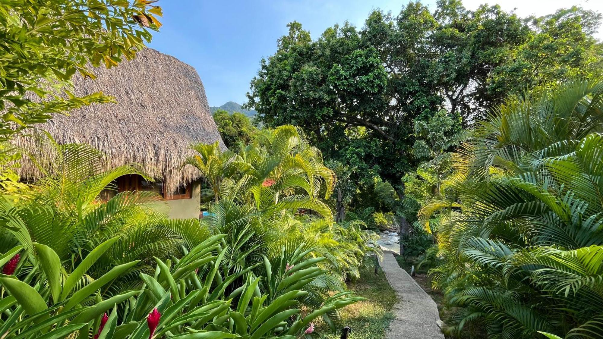 Senda Watapuy Hotel El Zaino Exterior photo The path leading to the main house